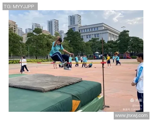 西瓜与足球球星的完美结合：他们背后的健康秘密与运动激情