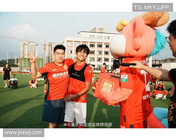 足球巨星亲临青岛 球迷热情迎接盛大活动即将开启