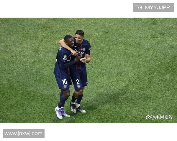 足球巨星赛场外爆出冲突传闻私下打架事件引发广泛关注热议