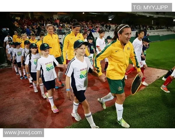 退役球星重返绿茵场为慈善出力 足球慈善赛聚焦明星球员公益行动